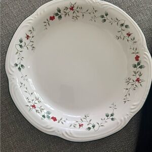 Pfaltzgraff Winterberry Pie Plate